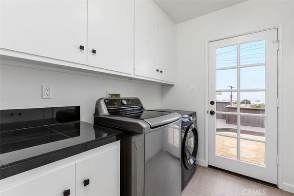 Interior, Washer, Wood Texture Flooring