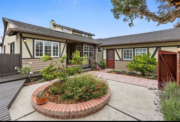 Exterior, Facade, Ranch