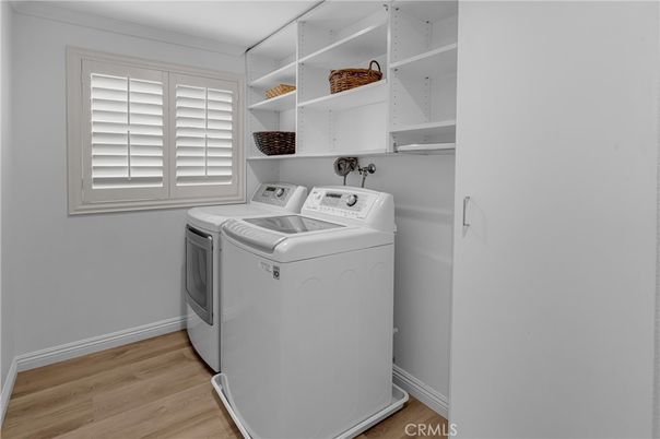 Interior, Washer, Wood Texture Flooring