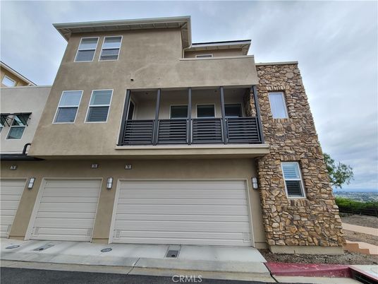 Attached, Exterior, Facade, Rowhouse
