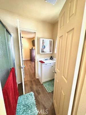 Interior, Washer, Wood Texture Flooring