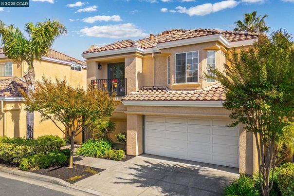 Attached, Exterior, Facade, Mediterranean