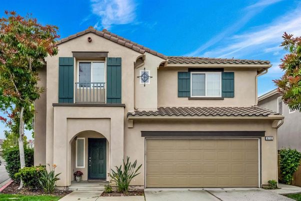 Attached, Exterior, Facade, Mediterranean