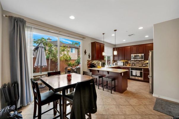 Dining room, Interior, Kitchen, Pendant Lights, Recessed Lighting, Stainless Steel Appliances