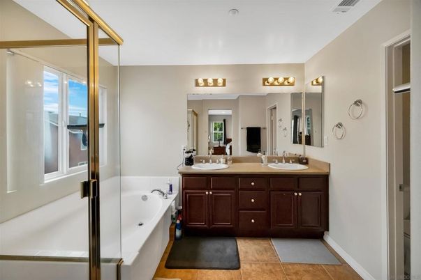 Bathroom, Dual Sink Vanities, Interior