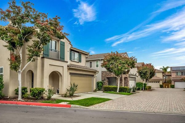 Attached, Exterior, Facade, Mediterranean