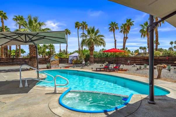 Exterior, Pool