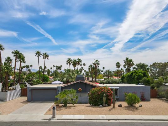 Attached, Exterior, Facade, Ranch