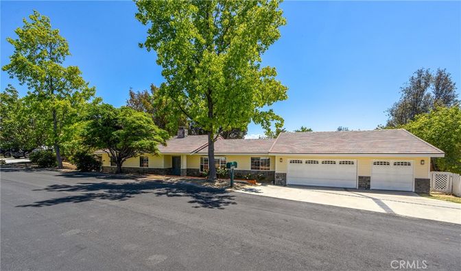 Attached, Exterior, Facade, Ranch