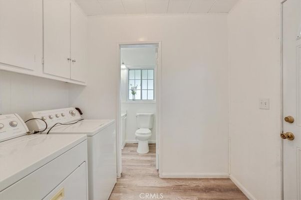 Interior, Washer, Wood Texture Flooring