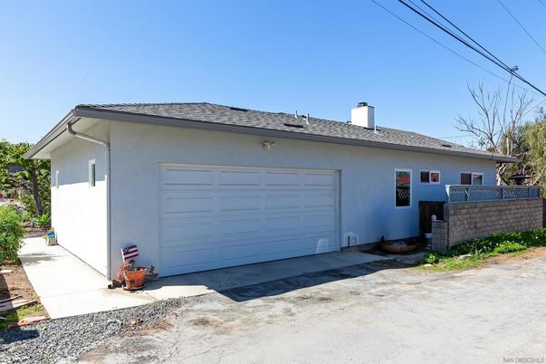 Detached Garage, Exterior