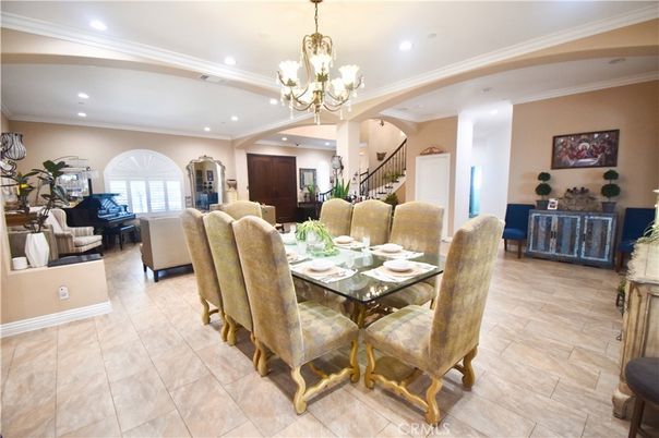 Chandelier, Dining room, Interior, Living room, Piano, Recessed Lighting