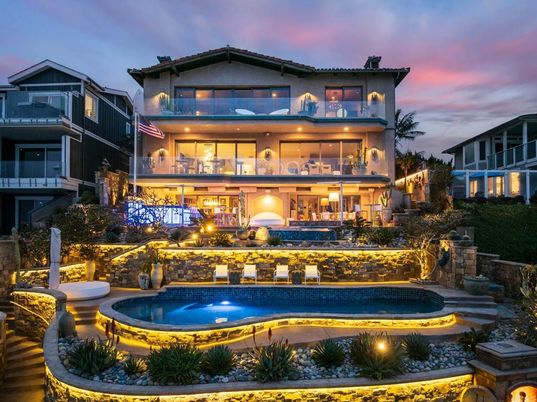 Exterior, Facade, Pool, Mediterranean