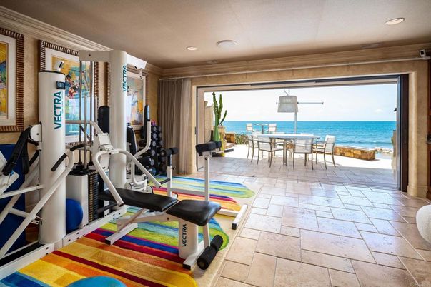 Dining room, Fitness Equipment, Interior, Recessed Lighting, Water