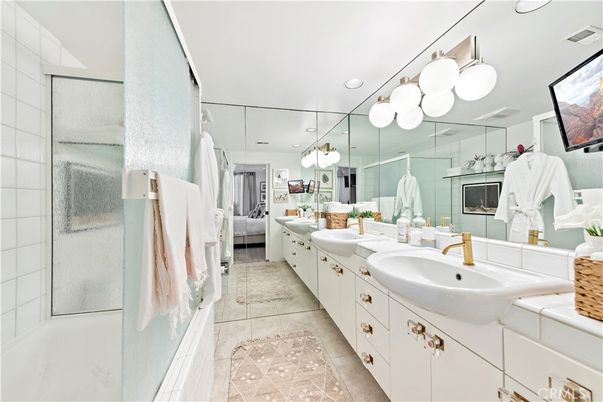 Bathroom, Dual Sink Vanities, Interior
