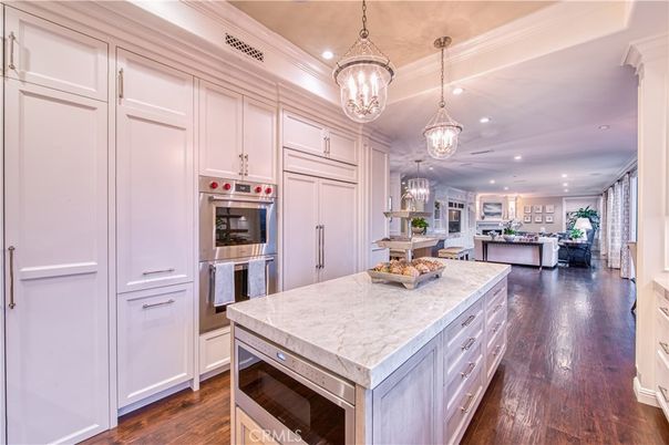 Chandelier, Interior, Kitchen, Living room, Pendant Lights, Recessed Lighting, Wood Texture Flooring