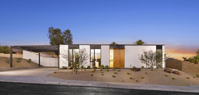 Exterior, Facade, Modern