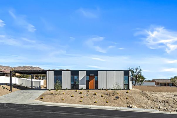 Exterior, Facade, Modern