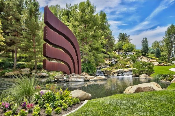 Exterior, Lake