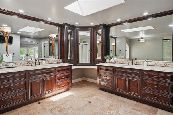 Bathroom, Dual Sink Vanities, Interior, Recessed Lighting