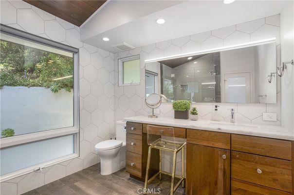 Bathroom, Interior, Recessed Lighting, Wood Texture Flooring