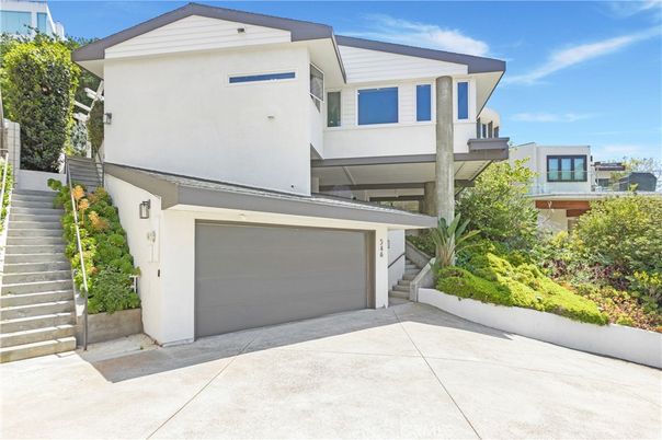 Attached, Exterior, Facade, Modern