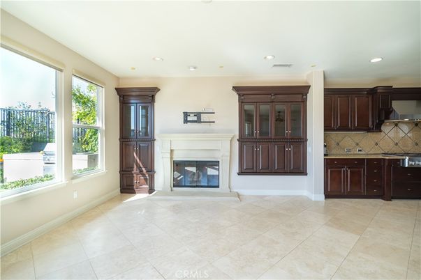 Fireplace, Interior, Kitchen, Recessed Lighting