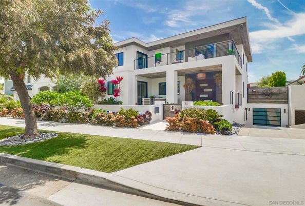 Attached, Backyard, Exterior, Facade, Modern