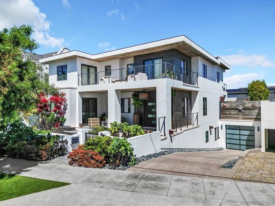 Attached, Exterior, Facade, Modern