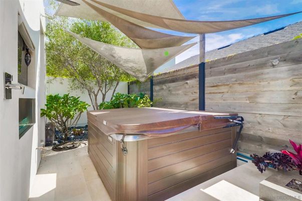 Exterior, Hot Tub