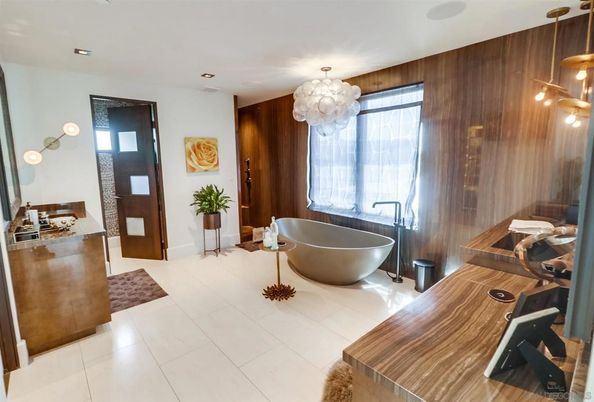 Bathroom, Chandelier, Free Standing Baths, Interior, Recessed Lighting