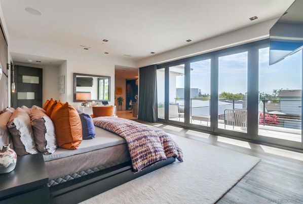 Bedroom, Interior, Recessed Lighting, Water, Wood Texture Flooring