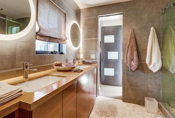 Bathroom, Dual Sink Vanities, Interior