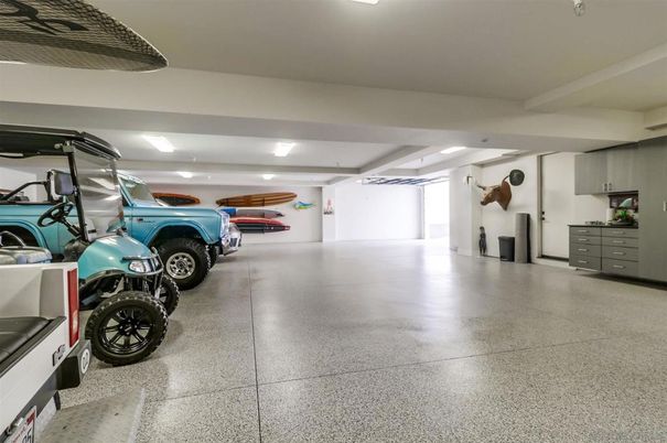 Garage, Interior