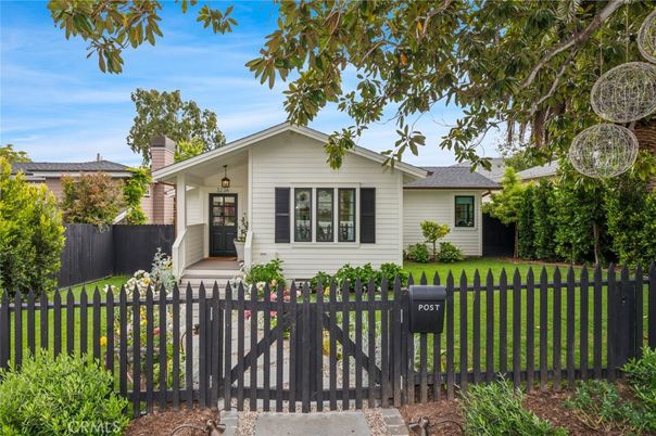 Backyard, Exterior, Facade, Ranch