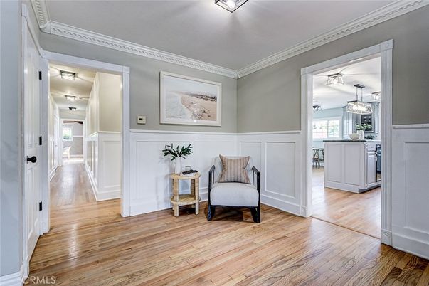 Interior, Pendant Lights, Wood Texture Flooring