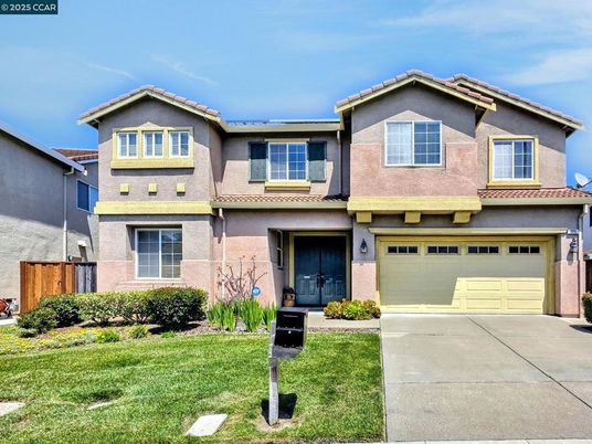 Attached, Exterior, Facade, Mediterranean