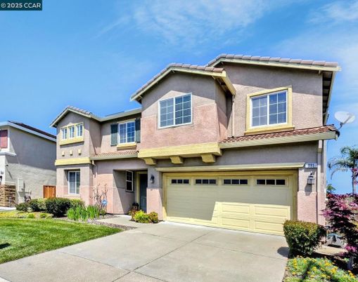 Attached, Exterior, Facade, Mediterranean