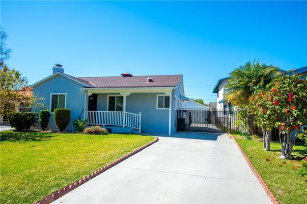 Backyard, Exterior, Facade, Ranch