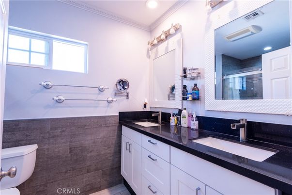 Bathroom, Dual Sink Vanities, Interior, Recessed Lighting