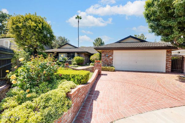 Attached, Exterior, Facade, Brick Facade, Ranch
