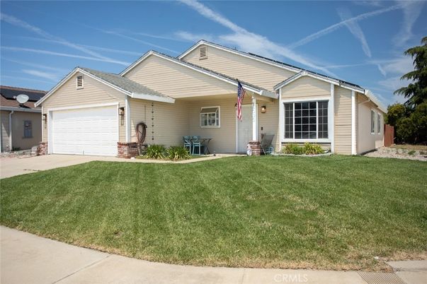 Attached, Exterior, Facade, Ranch