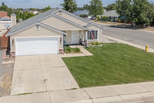 Attached, Exterior, Facade, Ranch