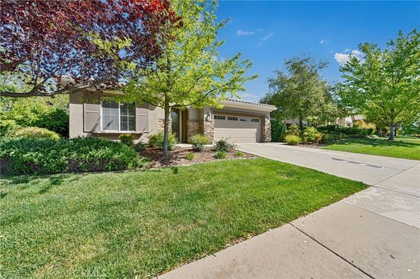 Attached, Exterior, Facade, Ranch