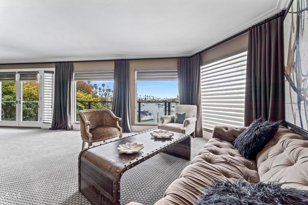 Interior, Living room, Water