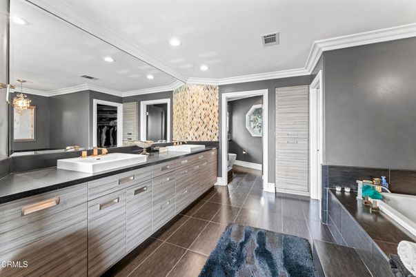 Bathroom, Dual Sink Vanities, Interior, Pendant Lights, Recessed Lighting