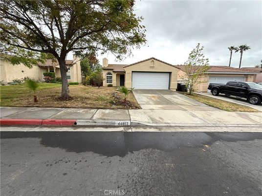 Attached, Exterior, Facade, Ranch