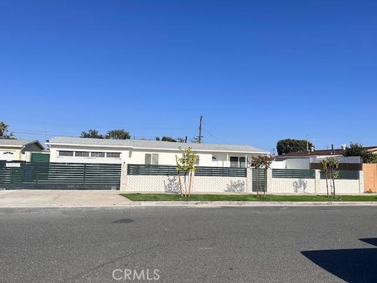 Attached, Exterior, Facade, Ranch