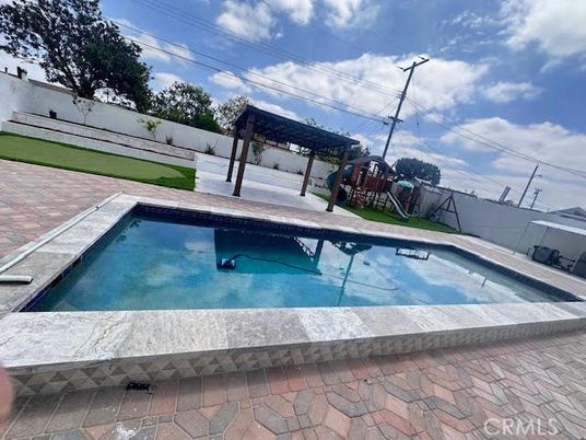 Exterior, Pool