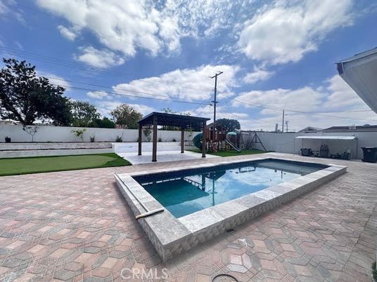 Exterior, Playground, Pool